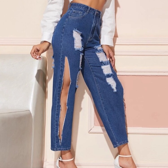 🗣 Sexy distressed jeans.. - Picture 2 of 5